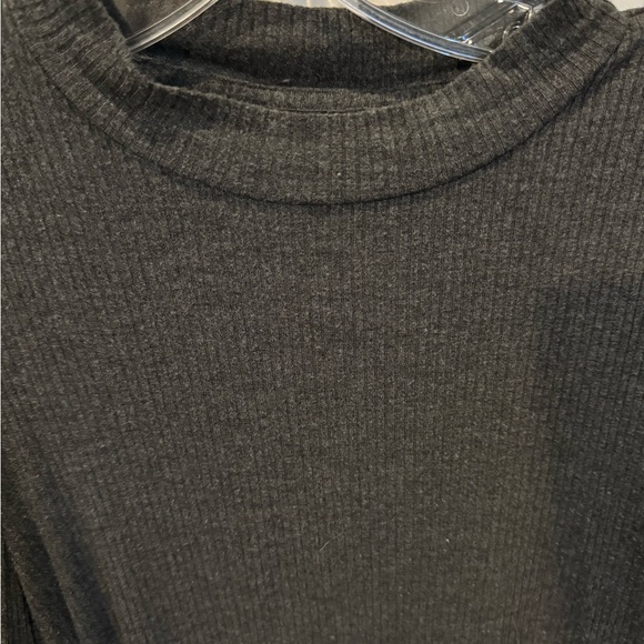 Banana Republic Cut Out Shoulder Ribbed Long Sleeve Top - Picture 3 of 5